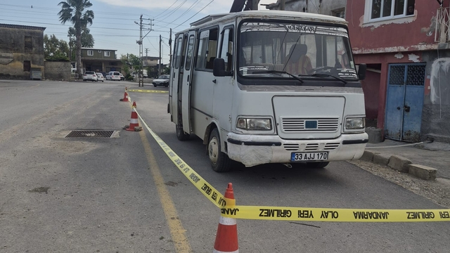 Mersin'de babasının kullandığı minibüsün çarptığı çocuk hayatını kaybetti