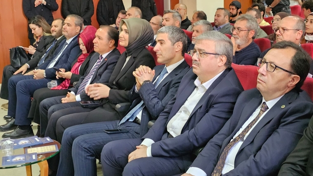 Afyonkarahisar'da "Mehmet Akif Ersoy'da Azimet ve Büyük Taarruz" paneli düzenlendi