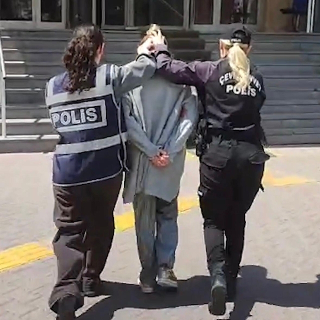 'Hırsızlık' suçundan 13 yıl kesinleşmiş hapis cezası bulunan kadın yakaland...