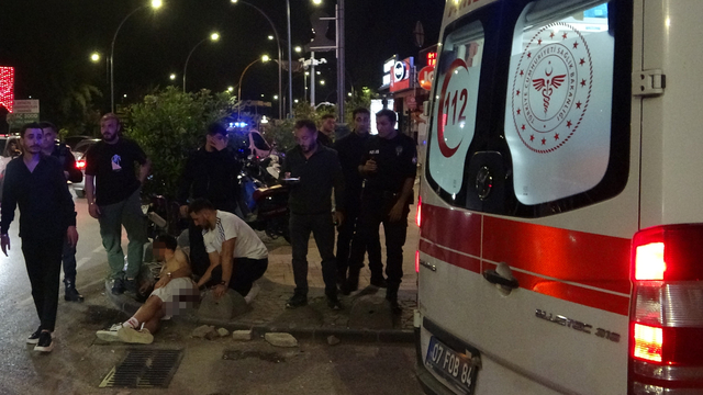 Galatasaray'ın kutlamalarında taraftarı bıçaklayan şüpheli 24 saat geçmeden yakalandı
Bıçaklı saldırıyı yapan 17 yaşındaki çocuk gözaltına alındı