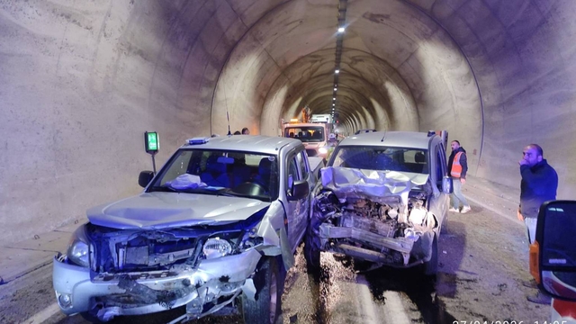 Artvin'de hafif ticari araç ile kamyonet çarpıştı; 7 yaralı