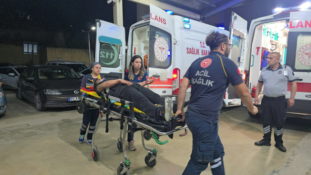 Adana'da iki otomobil çarpıştı: 4 Yaralı