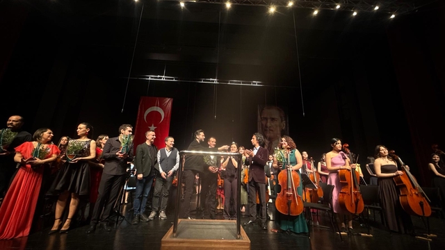 Bursa Çocuk Senfoni Orkestrası konser verdi