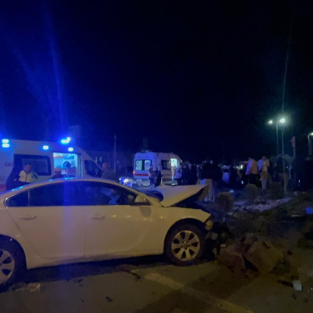 Kayseri'de iki otomobil çarpıştı: 4 yaralı