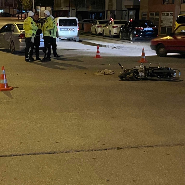 Çorum'da otomobil ile motosiklet çarpıştı: 1 yaralı
