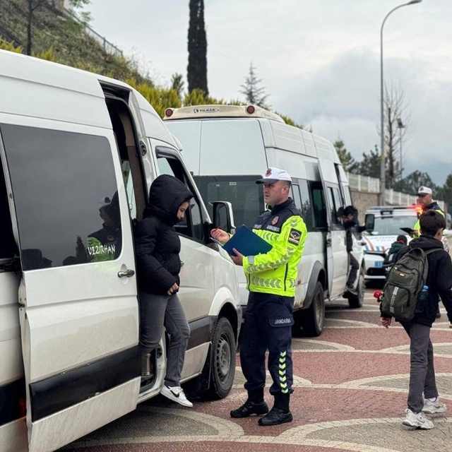 Üzerinde 'Okul Taşıtı' yazısı olmayan servis aracına 2 bin 719 TL ceza