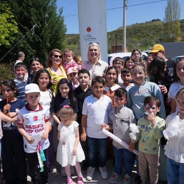 Bilecik'te 5 bin çocuk gönüllerince eğlendi