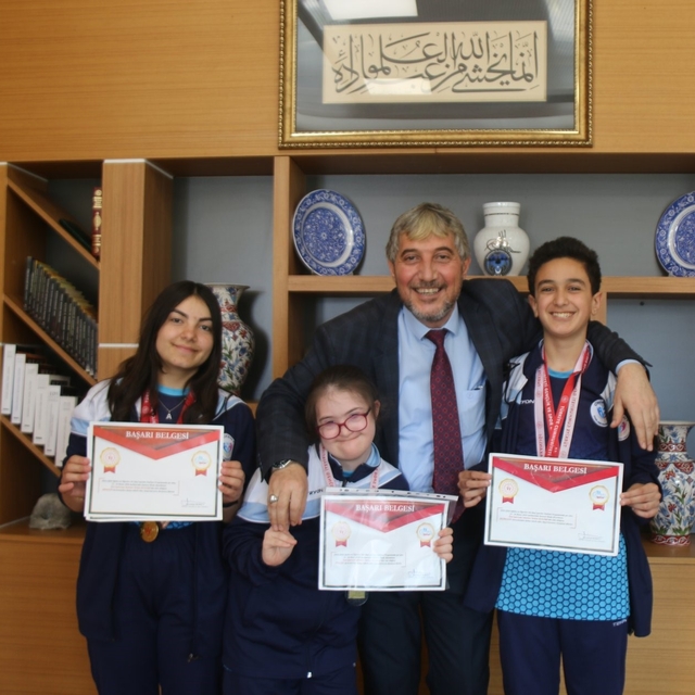 Müdür Yılmaz, şampiyon sporcuları tebrik etti