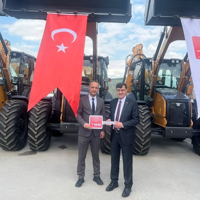 Kütahya Belediyesi'ne TBB'den araç desteği