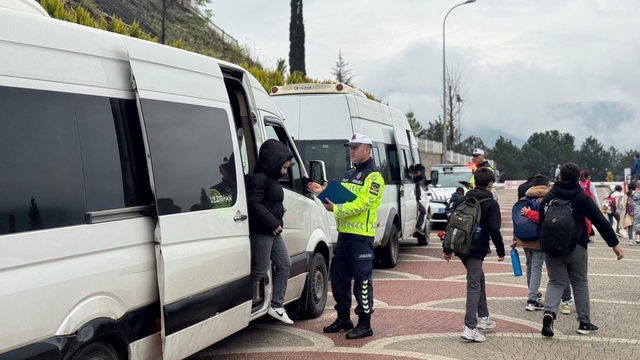 Üzerinde 'Okul Taşıtı' yazısı olmayan servis aracına 2 bin 719 TL ceza
