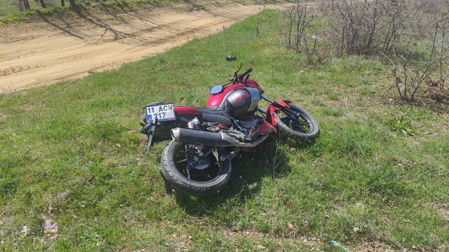 Motosiklet trafik tabelasına çarptı: 1 yaralı