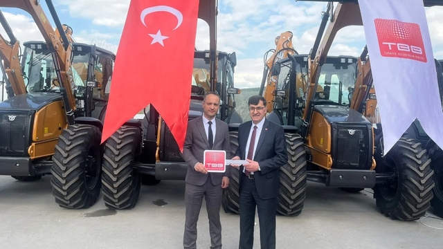Kütahya Belediyesi'ne TBB'den araç desteği