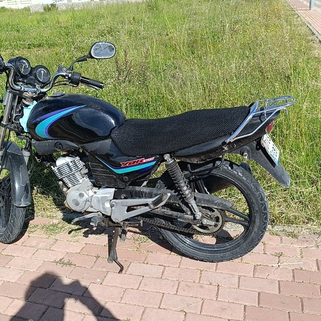 Seyir halindeyken devrilen motosikletin sürücüsü yaralandı