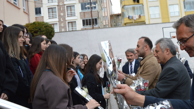 Samsun'da STK temsilcilerinden öğretmen ve öğrencilere moral ziyareti