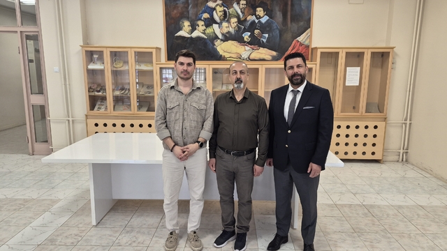 Yıllarca hasta iyileştiren doktor, öldükten sonra tıp eğitimine katkı sağlayacak
Genel Cerrahi Uzmanı Dr. Mesut Cevadi, vücudunu kadavra olarak bağışladı
Cevadi: "Vücudumuz toprak altında çürüyeceğine bari bir işe yarasın"