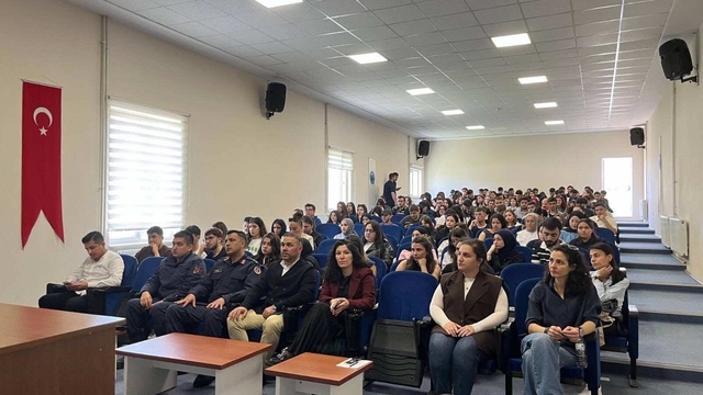 Öğrenci ve öğretmenlere bağımlılıkla mücadele eğitimi