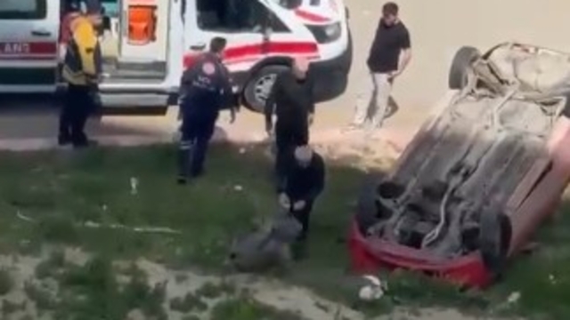 Takla atan araçtan yaralı kurtuldu, kendisine yaklaşan ördeğe kum fırlattı
İlginç kazalar kamerada