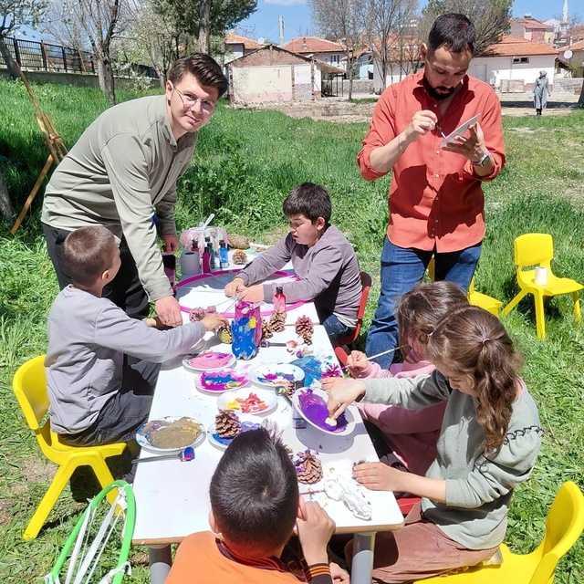 Hisarcık'ta özel öğrencilere yönelik açık hava sanat ve kitap platformu