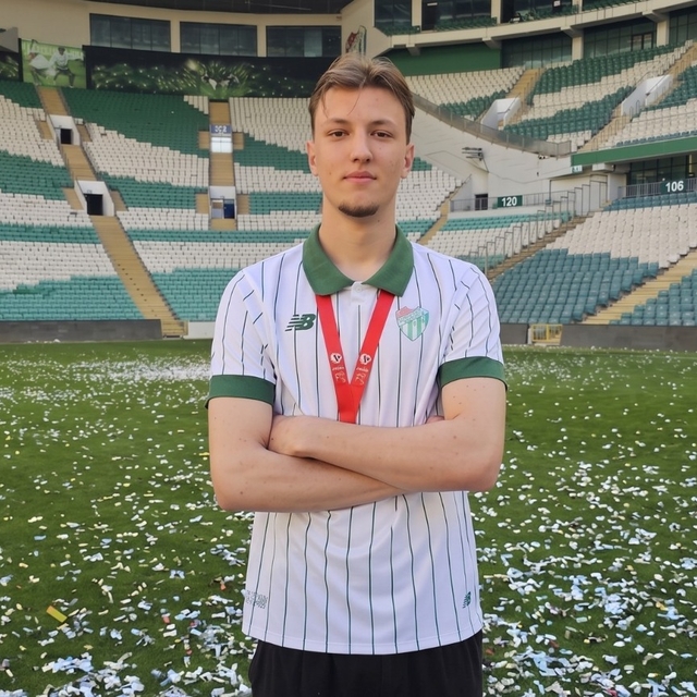 Şampiyon Bursaspor'un genç file bekçisinin en büyük hayali A Milli Takım