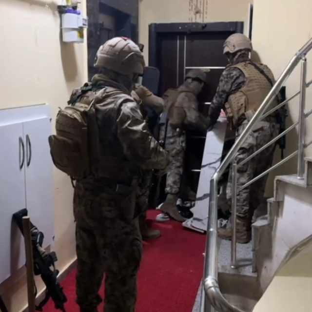 Tefecilere şafak operasyonu: Evden servet çıktı