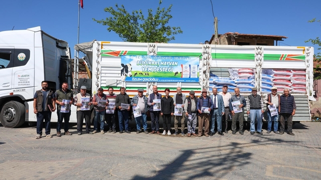 Aydın Büyükşehir'den Germencik'te küçük üreticilere yem desteği