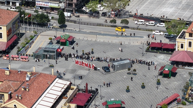 Samsun'da şampiyonluk maçı heyecanı: Biletler için kuyruk oluştu
Şampiyonluk düğümü Samsun'da çözülebilir: Maça yoğun ilgi