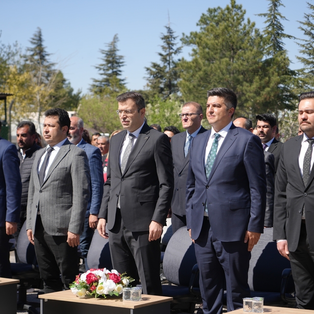 Niğde'de üreticilere tohum ve çilek fidesi desteği: 522 üreticiye dağıtım y...