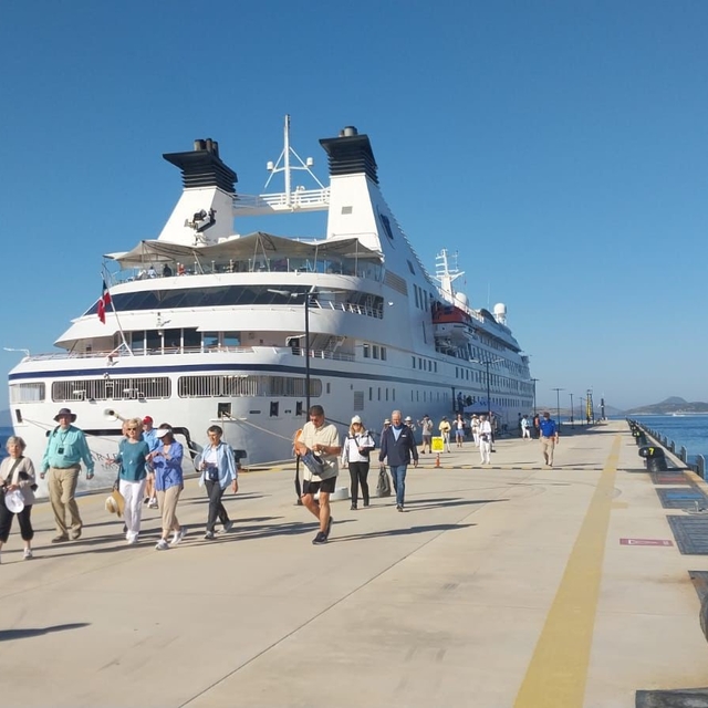 Bodrum'a 274 yolcusuyla geldi