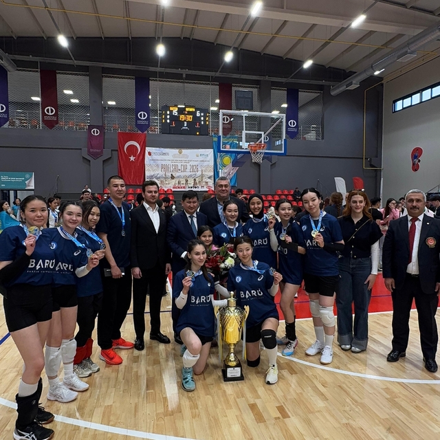 Voleybol turnuvasında Kazakistanlı öğrenciler şampiyon oldu.
