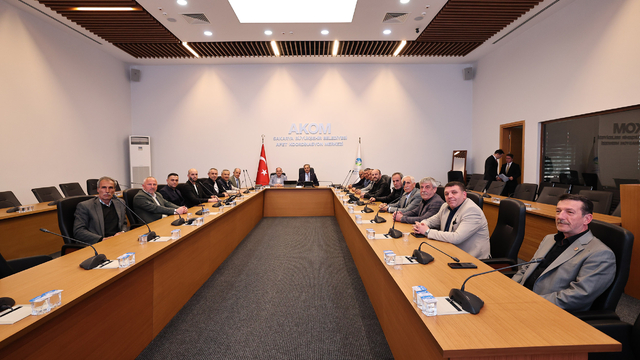 Sakarya Büyükşehir Belediye Başkanı Alemdar, muhtarlarla bir araya geldi
