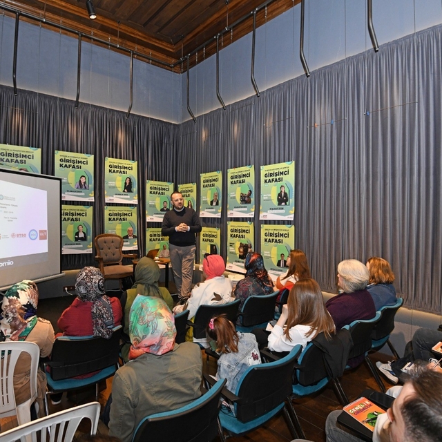 Dijital dünyada iş kurmak isteyenlere altın fırsat
Osmangazi'de Dijital Gir...