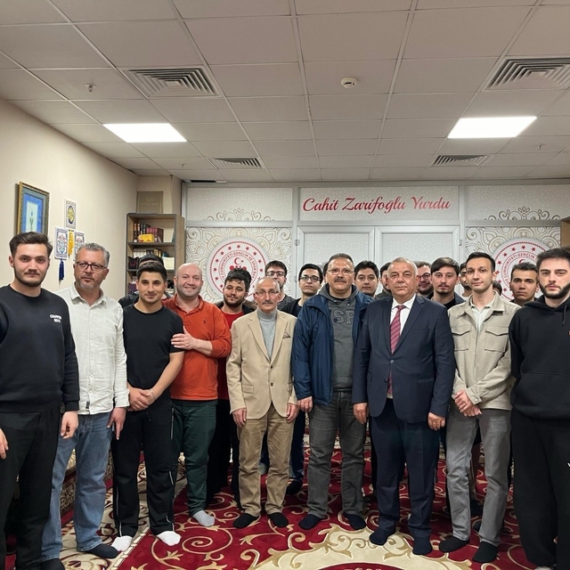 Başkan Bıyık üniversite gençliği ile bir araya geldi
Erdoğan Bıyık, "Düzce...