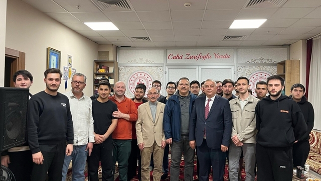 Başkan Bıyık üniversite gençliği ile bir araya geldi
Erdoğan Bıyık, "Düzce lojistik avantajları olan yüksek bir il"
