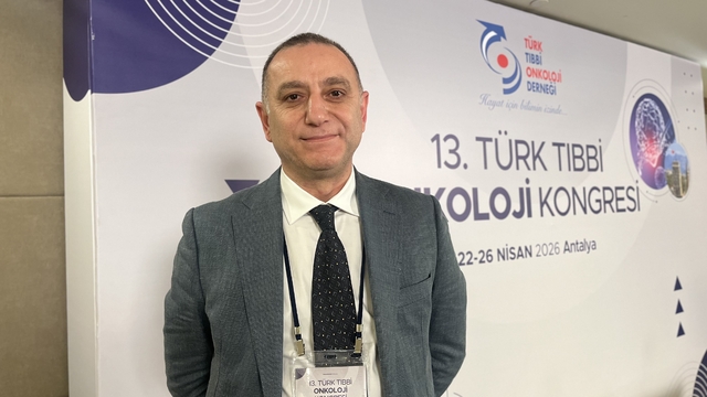 Onkoloji uzmanından sosyal medya kürlerine uyarı: "Masum görülen bitkilerin içinde birçok kimyasal var"
Prof. Dr. Bülent Karabulut: "Kanser hastalarının zarar görmesini istemediğimiz için güvenli bulmuyoruz"