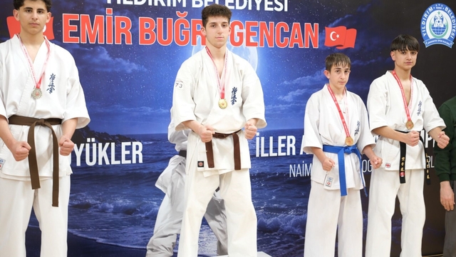 Yıldırımlı karatecilerden madalya yağmuru
