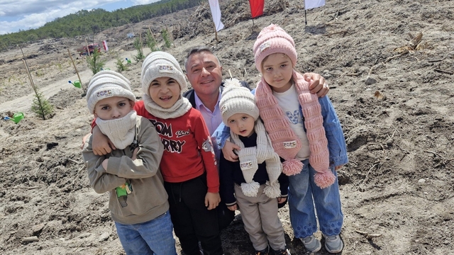 'Yüz Çocuk Bin Fidan' adlı ağaç dikme etkinliğinde 1000 fidan dikildi