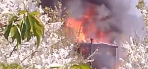 Amasya'da 2 katlı ev ve dopu alev alev yandı