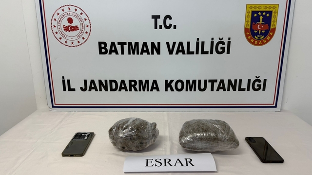Batman'da durdurulan otomobilde 1 kilo 3 gram esrar ele geçirildi