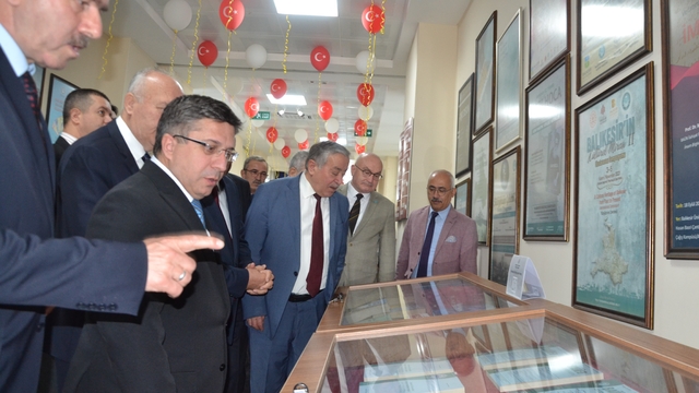 BAÜN İlahiyat Fakültesinden ünlü çizer Hasan Aycın'a vefa
İlahiyat Fakültesinde şehrin sanat, kültür ve maneviyatına değer katan açılışlar