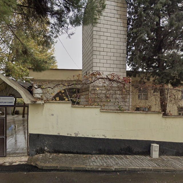 Depremde yıkılan Dostlar Camii, yeniden ayağa kalkıyor