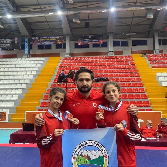 Çamardı Belediyespor'dan gururlandıran başarı
Milli takım yolunda iki sporc...