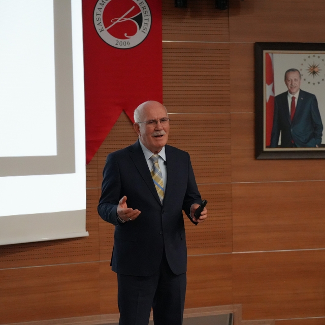 Prof. Dr. Ekrem Savaş: "Avrupalılar, Müslümanlardan tercüme etmiş oldukları...