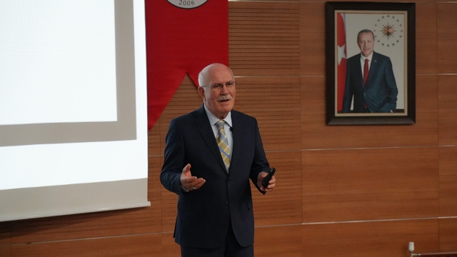Prof. Dr. Ekrem Savaş: "Avrupalılar, Müslümanlardan tercüme etmiş oldukları kitaplara kendi isimlerini yazmışlardır