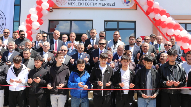 Eski TBMM Başkanı Çiçek ile TOBB Başkanı Hisarcıklıoğlu, Yozgat'ta okul açılışlarına katıldı