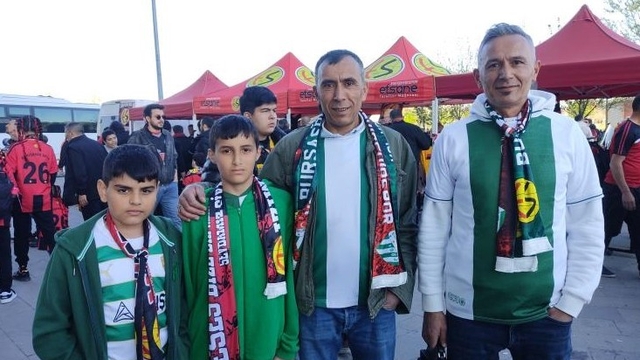 Bursasporlu taraftardan Eskişehirspor'a destek