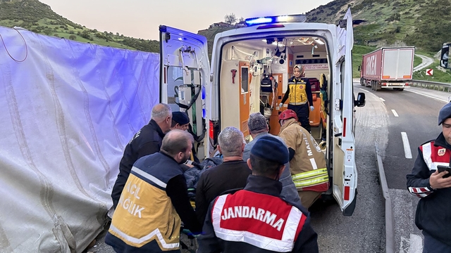 Kontrolden çıkan tır devrildi: 1 yaralı
