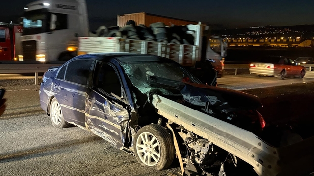 Kayseri'de otomobil bariyerlere saplandı: 1 ağır yaralı