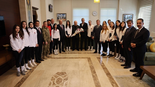 Yıldırım'dan Türkiye Şampiyonası'na katılacak voleybolculara tebrik