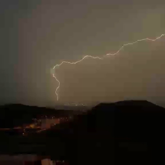 Mardin'de şimşek ve yıldırım görsel şölen oluşturdu