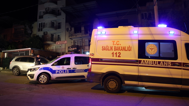İzmir'de evde çıkan yangında baba öldü, oğlu entübe edildi